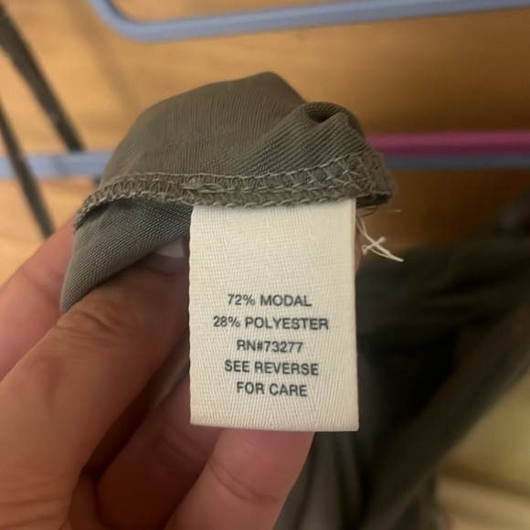 Kohl’s Mudd olive green flowy top floral print - Picture 5 of 6